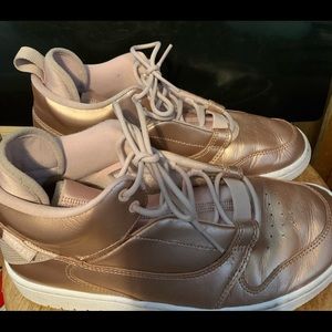 Metallic Jordan’s size 7